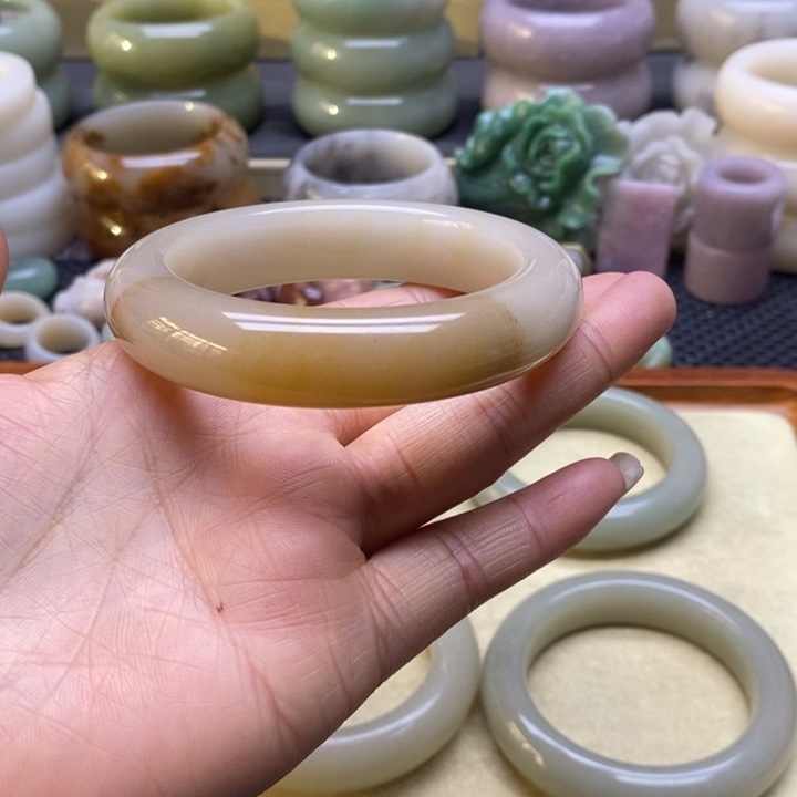 石英质玉未镶嵌手镯