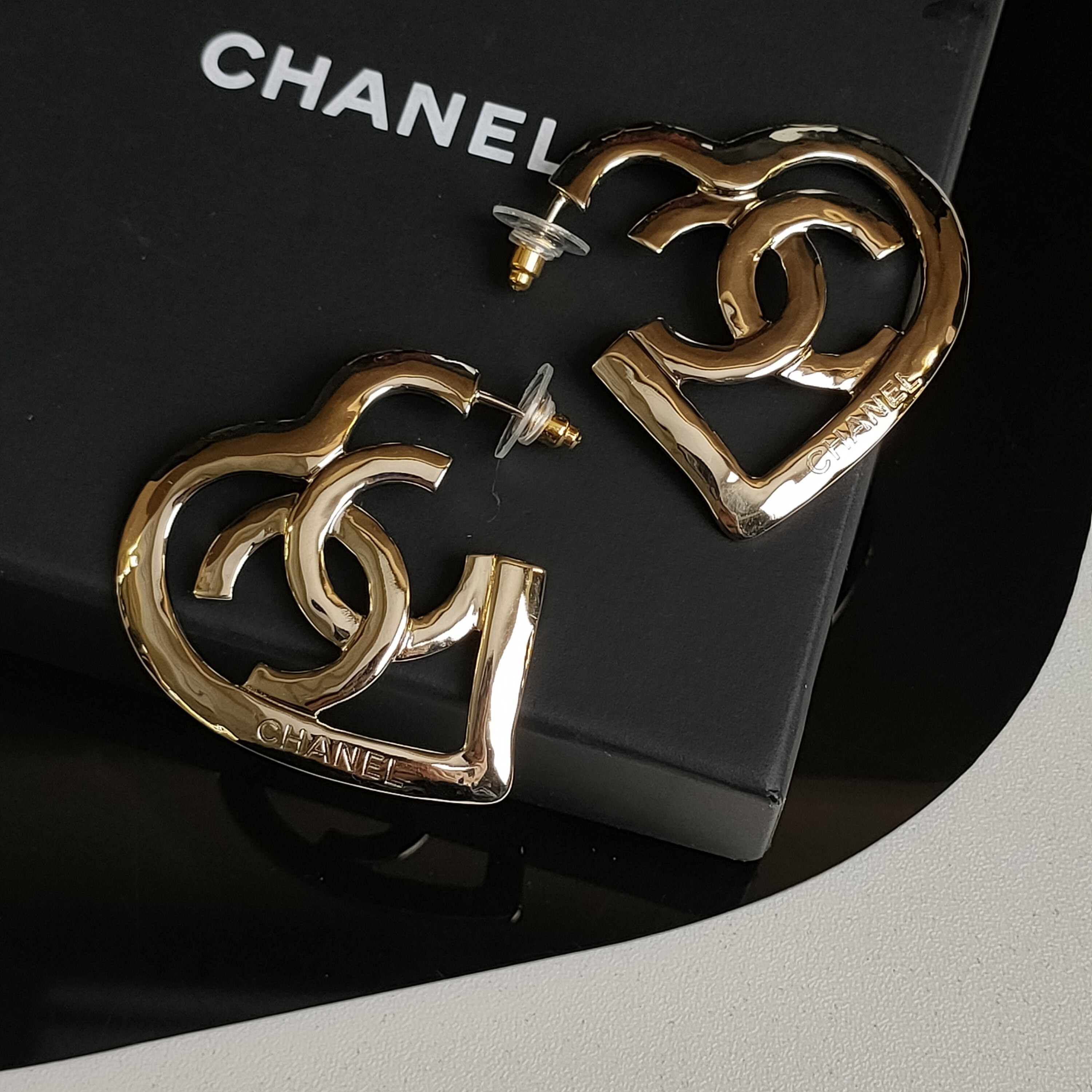 95新 Chanel/香奈儿 Azul-Chanel 22P浅金色镂空爱心双C耳钉45473