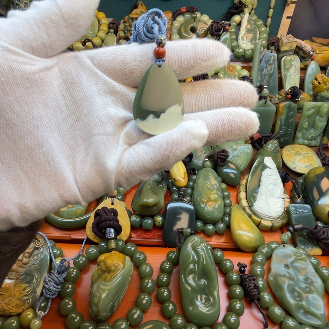 岫岩老玉（透闪石质玉）未镶嵌颈饰