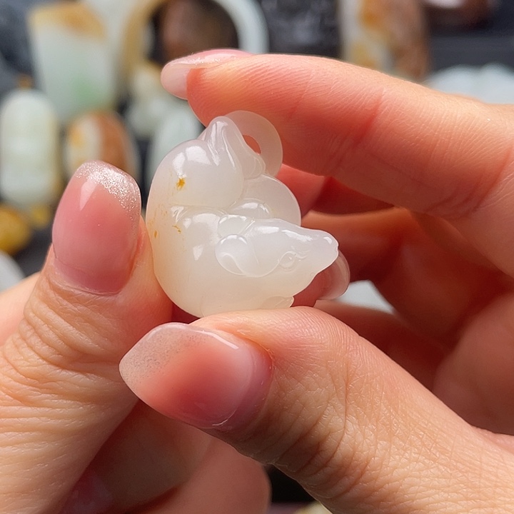 一***辰和田玉未镶嵌颈饰