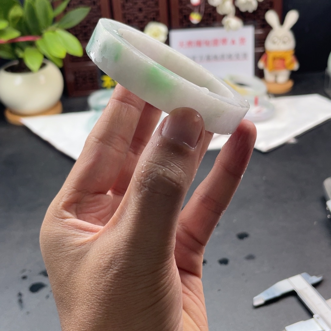 定制翡翠未镶嵌翡翠手镯