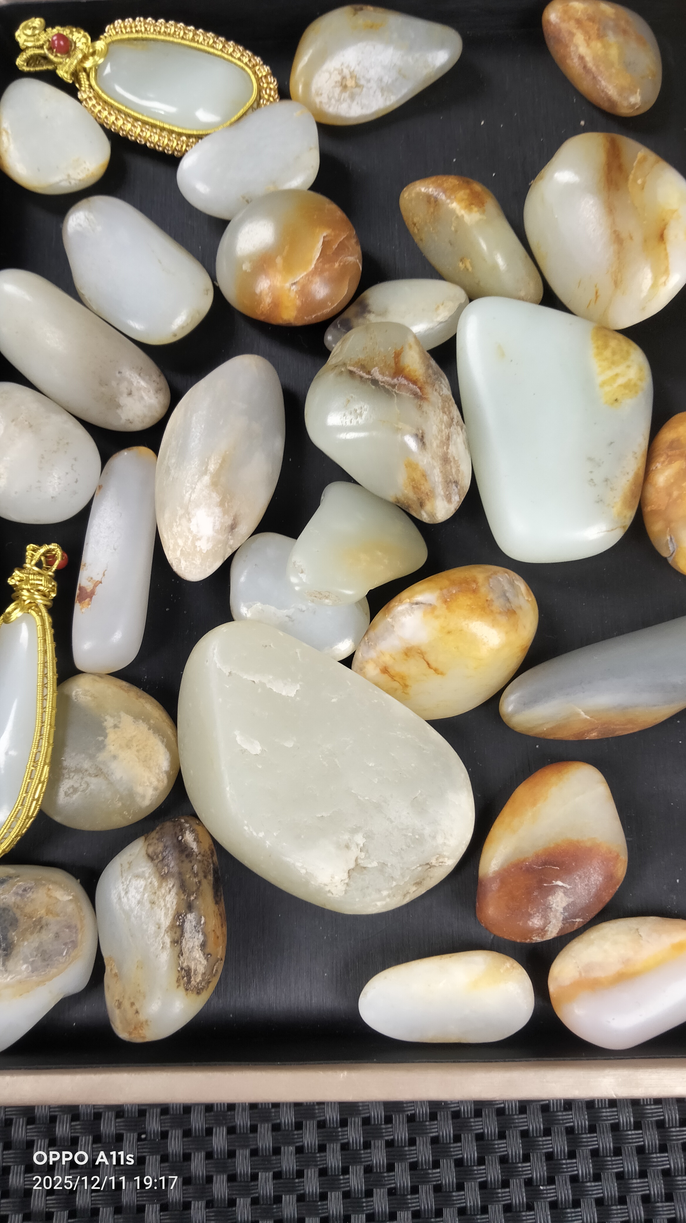 新疆和田玉原石多样性