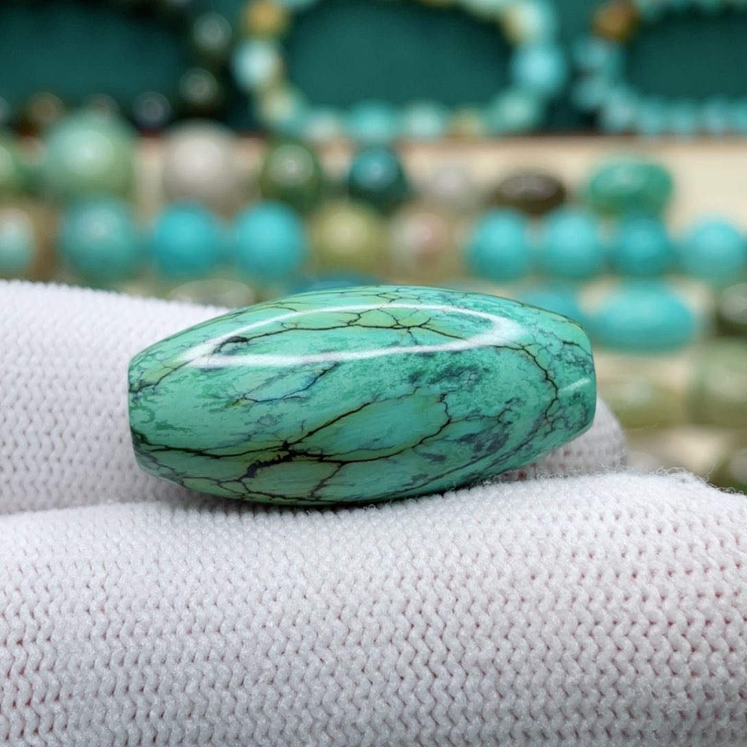 绿松石未镶嵌颈饰