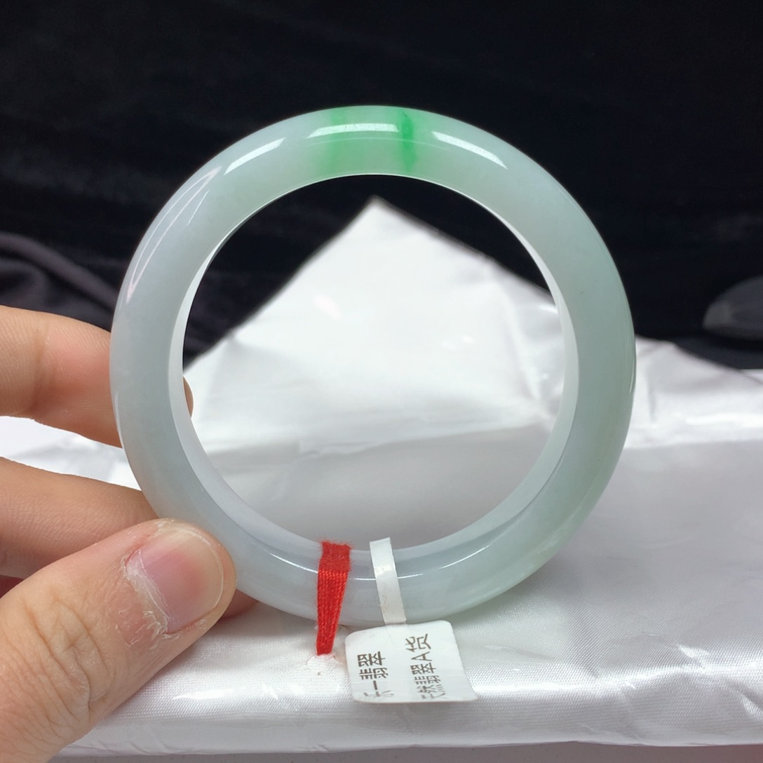 翡翠手镯（圆镯）未镶嵌54.7