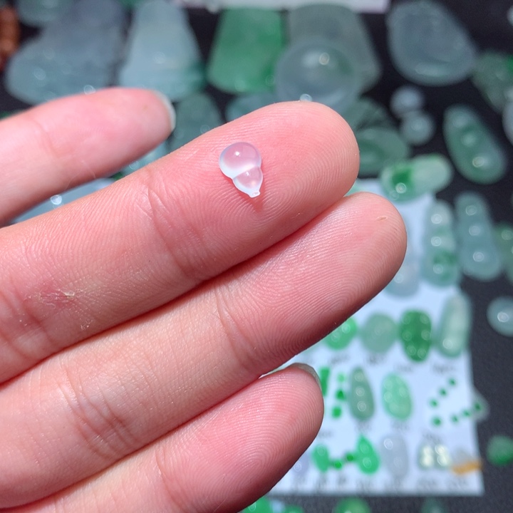 翡翠颈饰未镶嵌葫芦