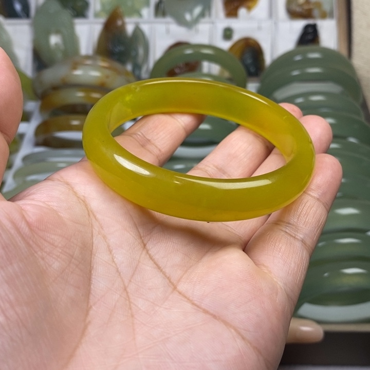 蛇纹石玉手镯未镶嵌