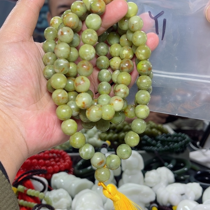 蛇纹石玉颈饰未镶嵌醒**哥