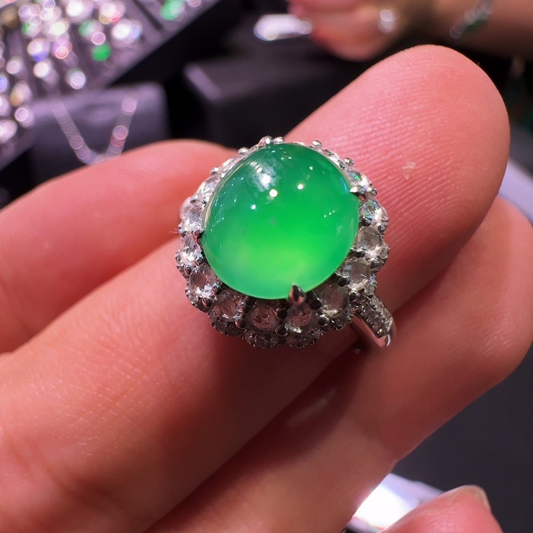 翡翠18K金镶嵌戒指