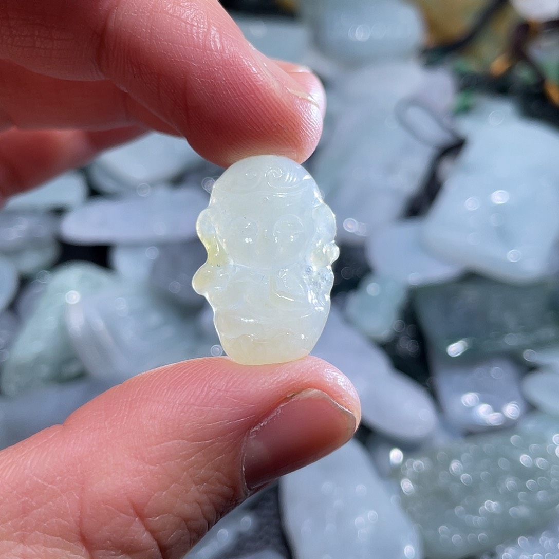 翡翠颈饰未镶嵌翡翠