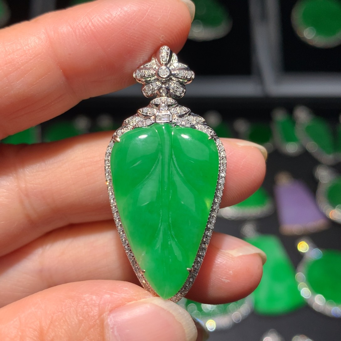 翡翠颈饰18K金镶嵌翡翠