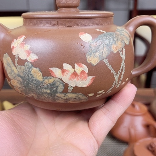 紫砂茶壶是的……是个