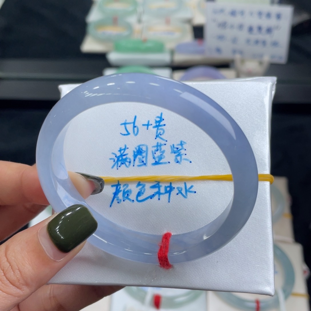 翡翠手镯未镶嵌翡翠手镯