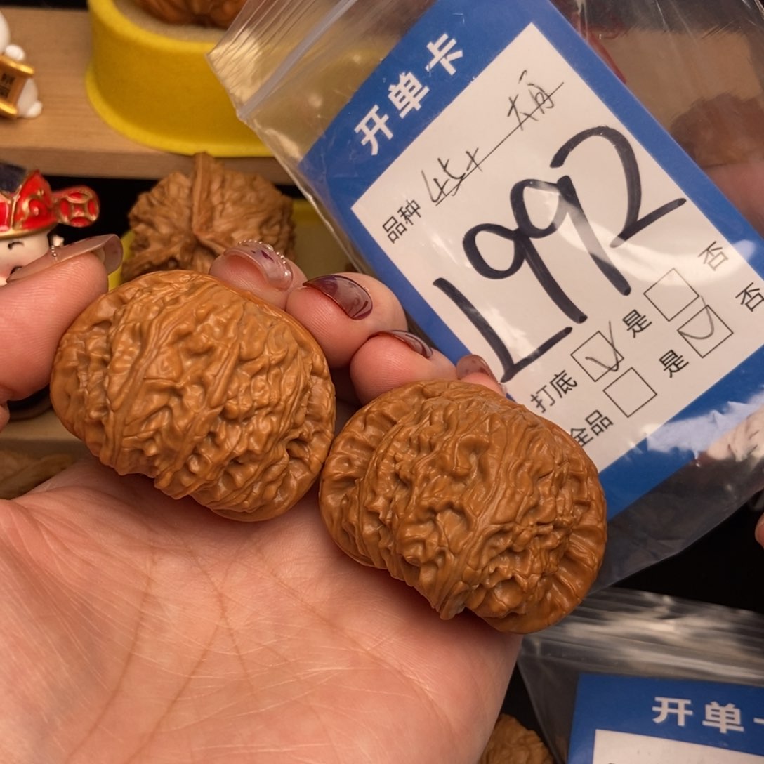 桃核吊坠核桃白狮子毕业