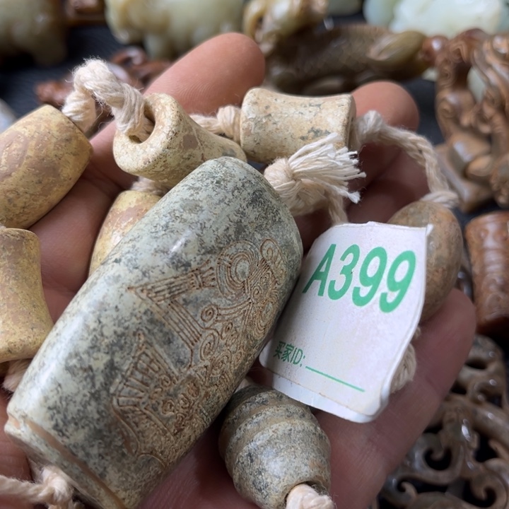 和田玉颈饰未镶嵌