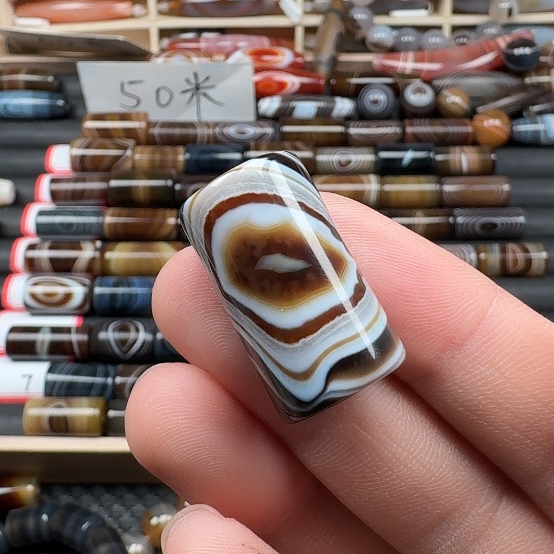 贾***n玛瑙/玉髓未镶嵌颈饰