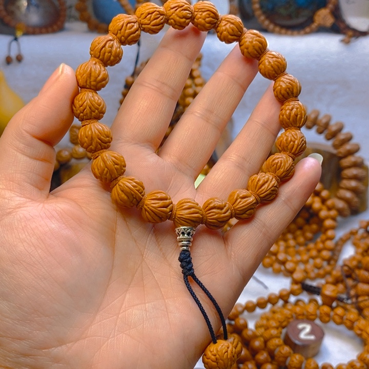 吊坠桃核金蟾籽手持