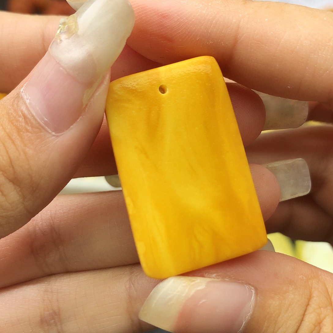 未镶嵌琥珀珠宝奇石