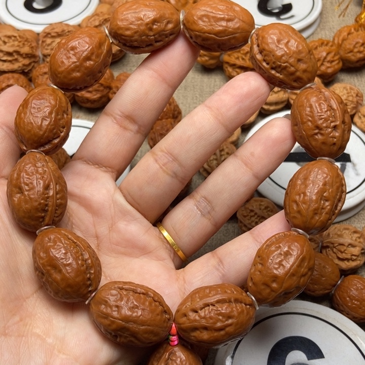 文玩核桃吊坠红皮小枣