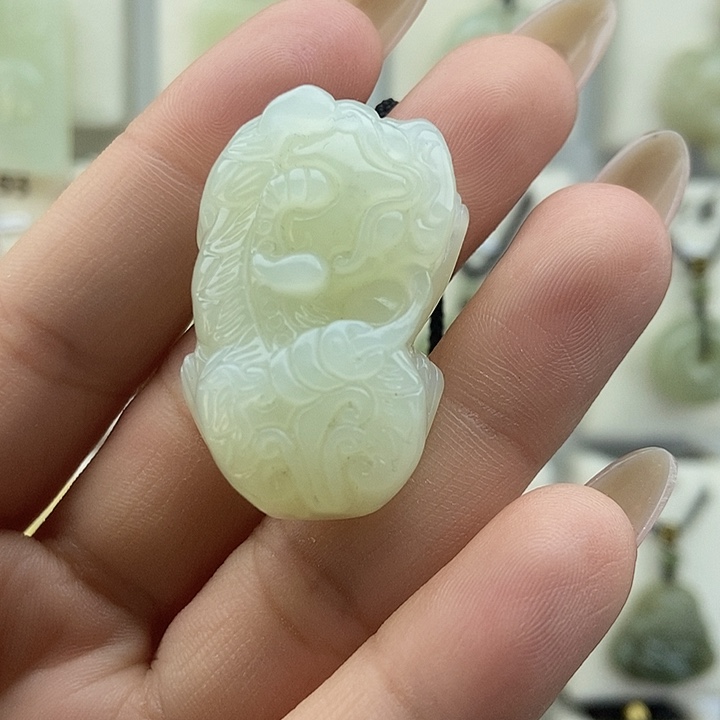 猴***七和田玉未镶嵌颈饰