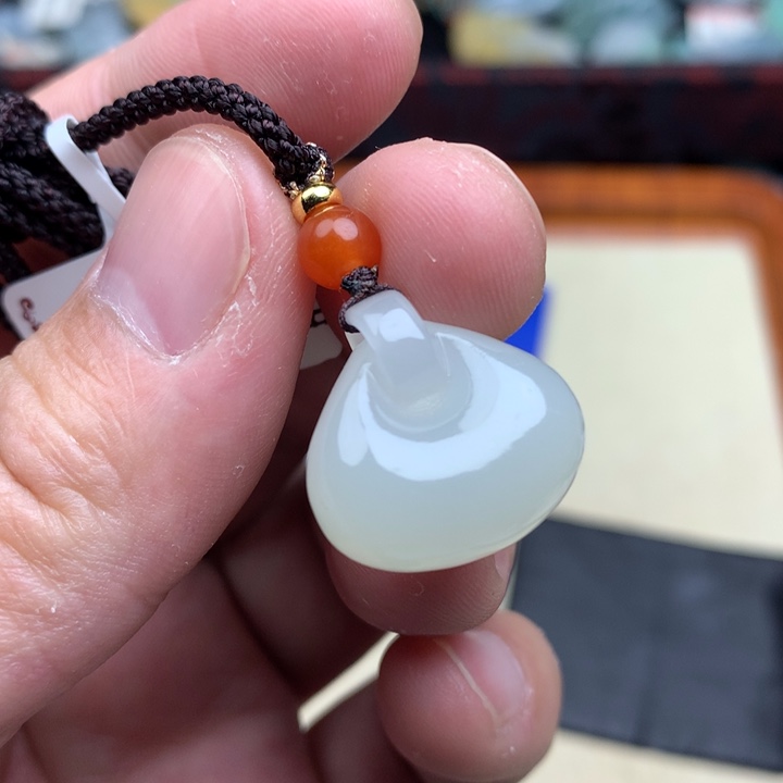 和田玉颈饰未镶嵌平安锁