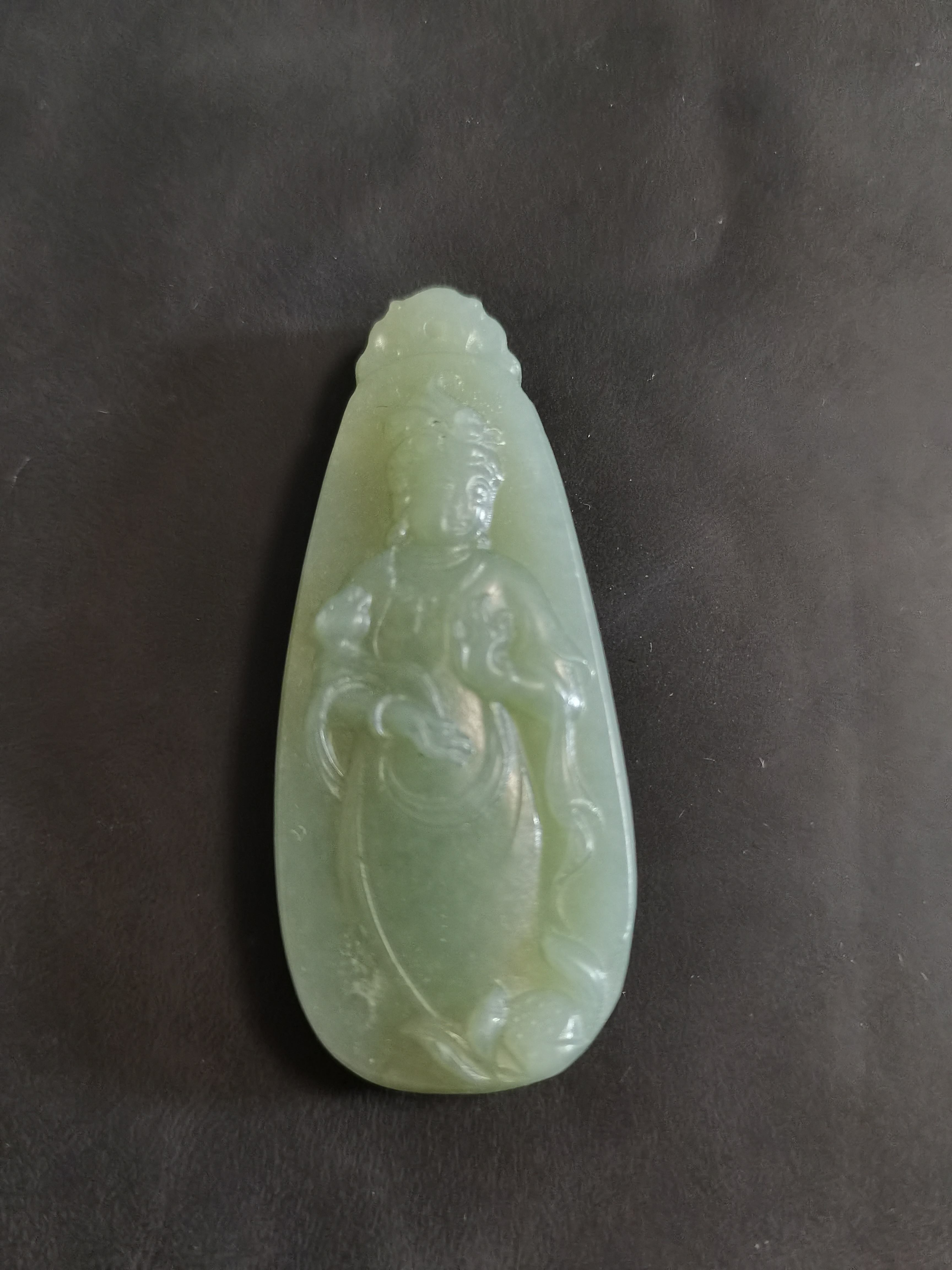 新疆和田玉吊坠。