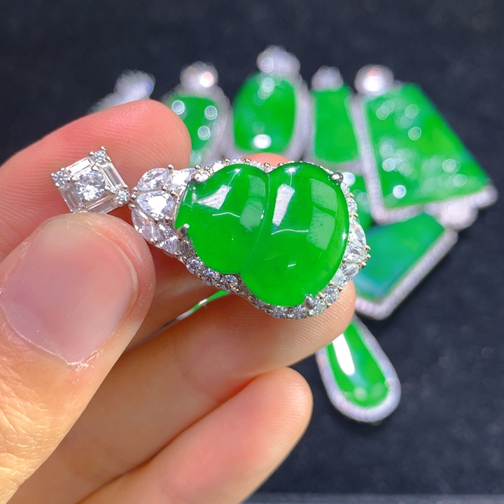 翡翠颈饰银S925镶嵌一个