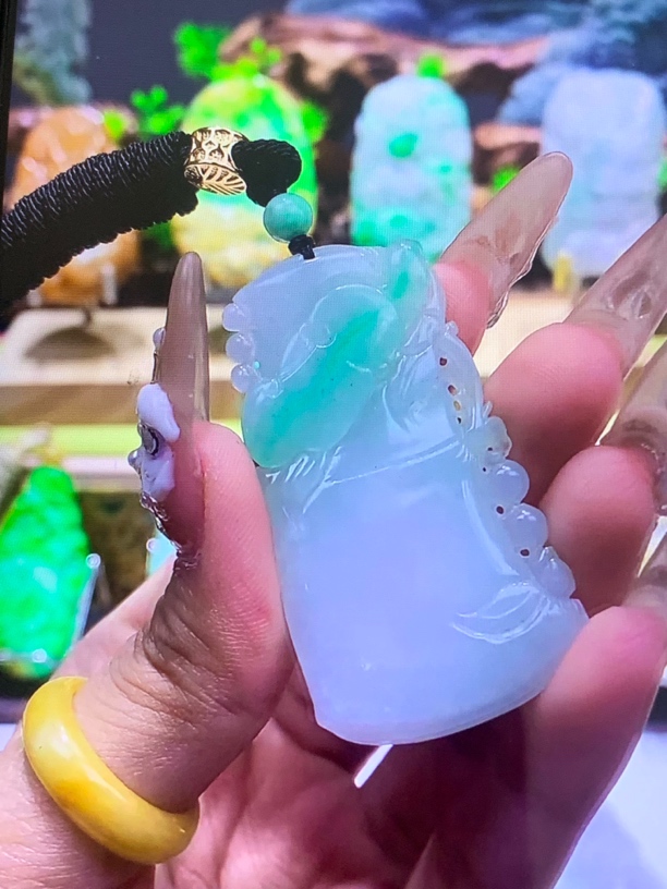 翡翠挂件毛货抛光一物一证