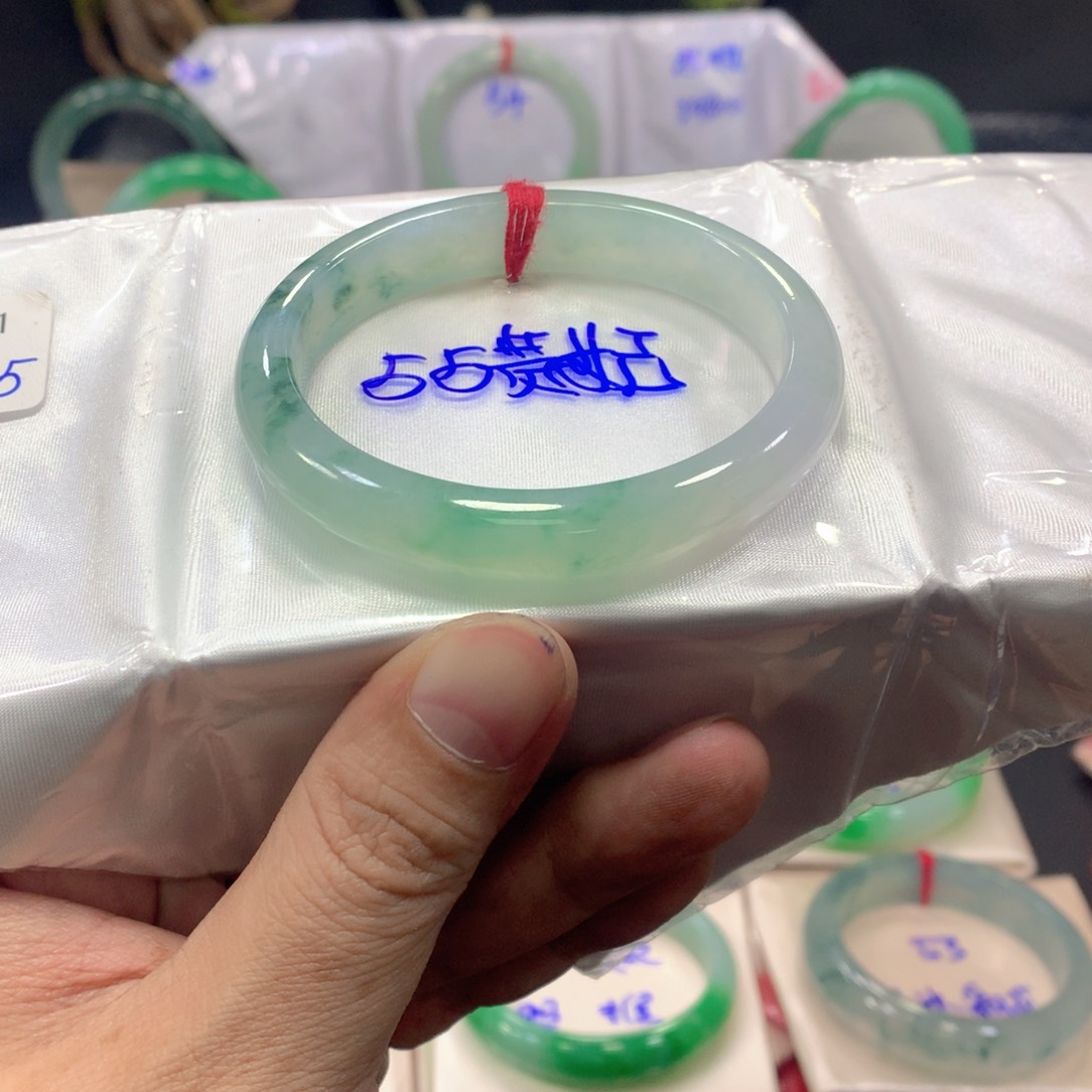 未镶嵌手镯（贵妃镯）翡翠翡翠