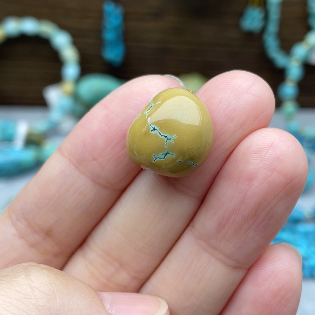 红***秋绿松石未镶嵌珠宝奇石