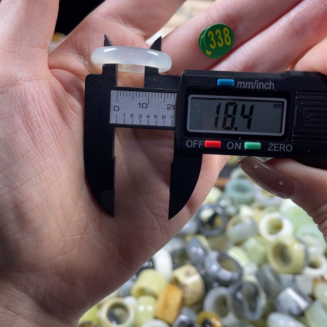 蛇纹石玉未镶嵌戒指