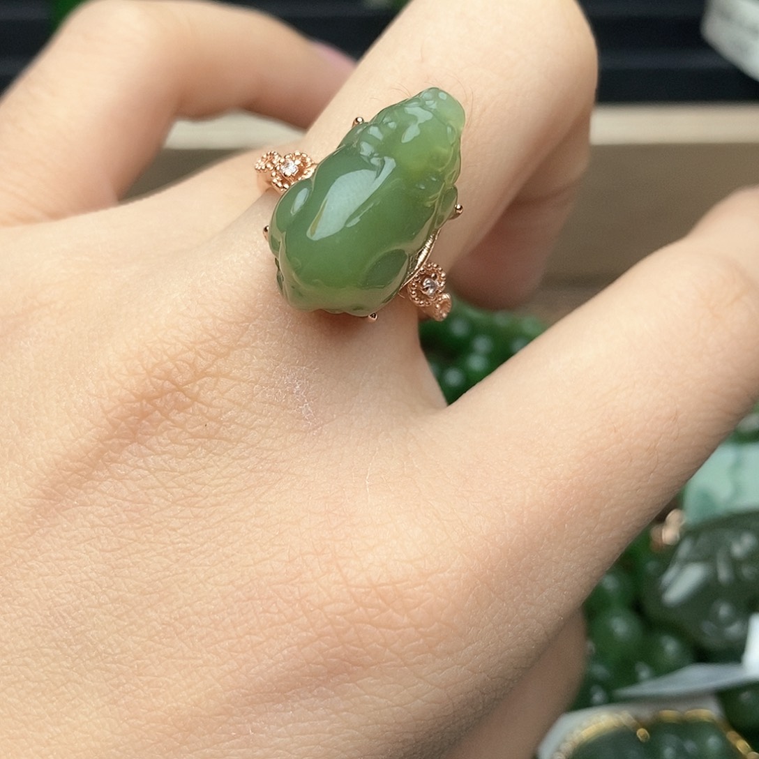 和田玉（黄玉）戒指钛钢