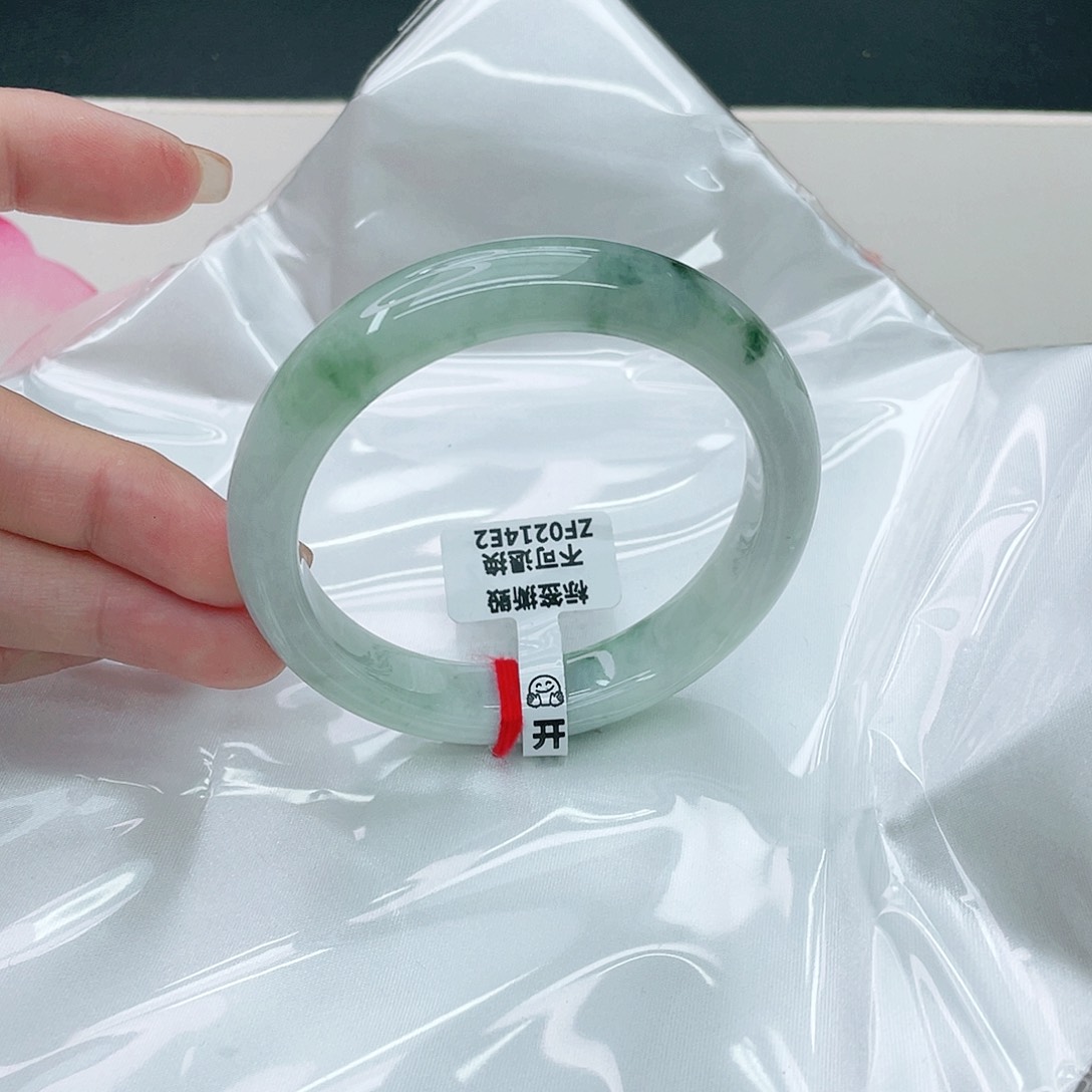 翡翠手镯未镶嵌正58