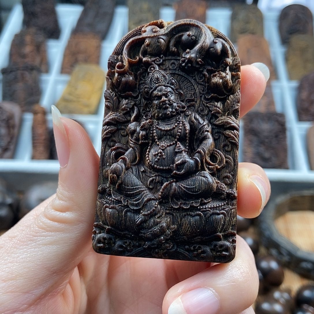 木文****?越1黄3牌子吊坠