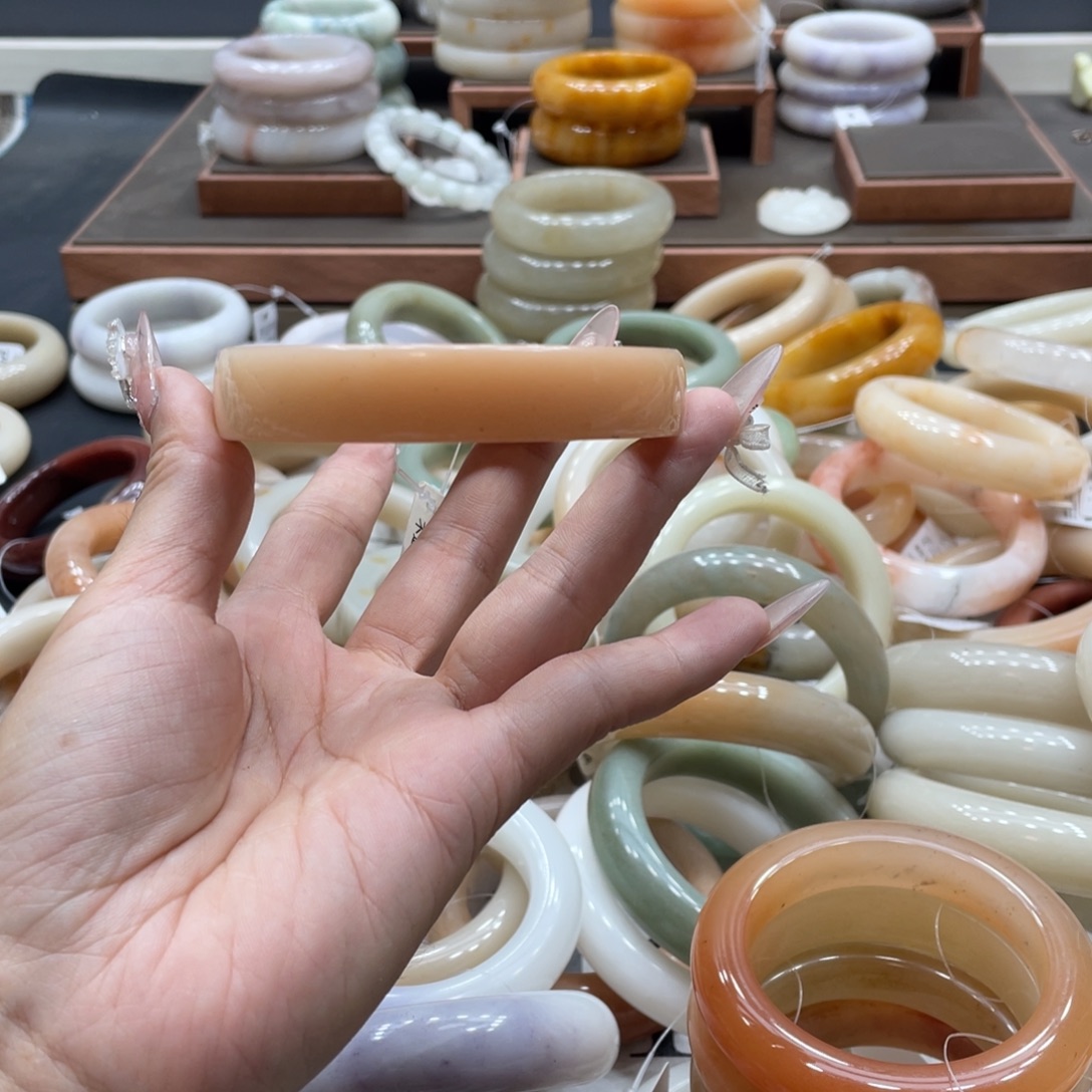 浅***^石英质玉手镯未镶嵌