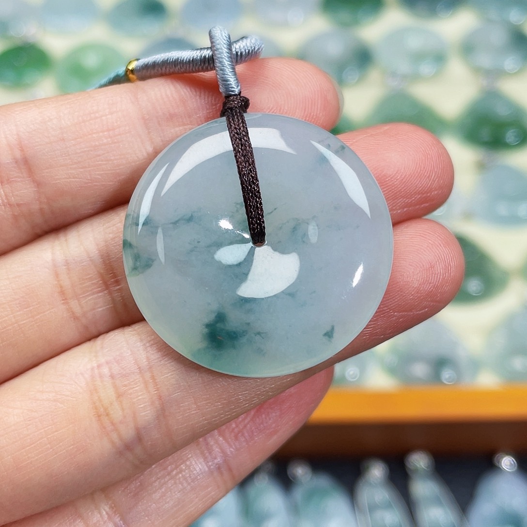 翡翠颈饰未镶嵌吊坠