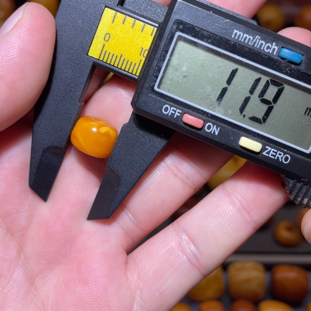 琥珀未镶嵌裸石鼓珠