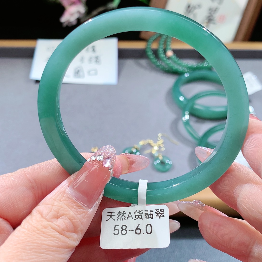 翡翠手镯（圆镯）未镶嵌