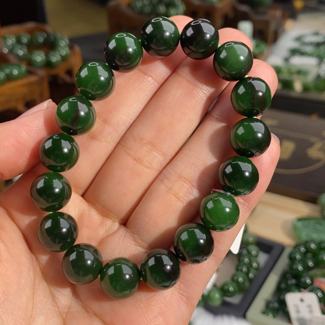 和田玉（碧玉）手链未镶嵌辣阳绿带褐红皮