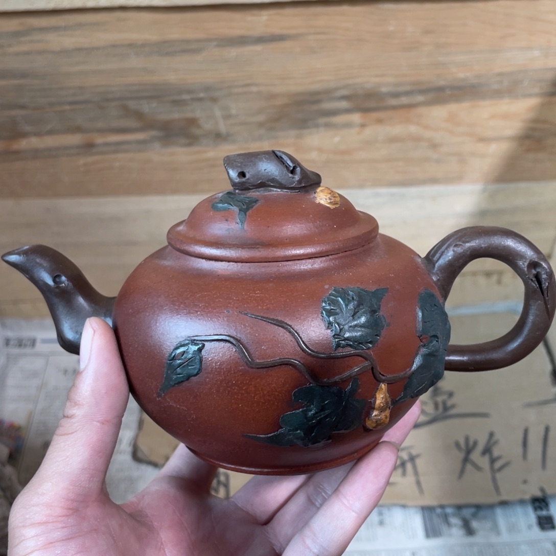 紫砂茶壶老厂紫砂壶一件。