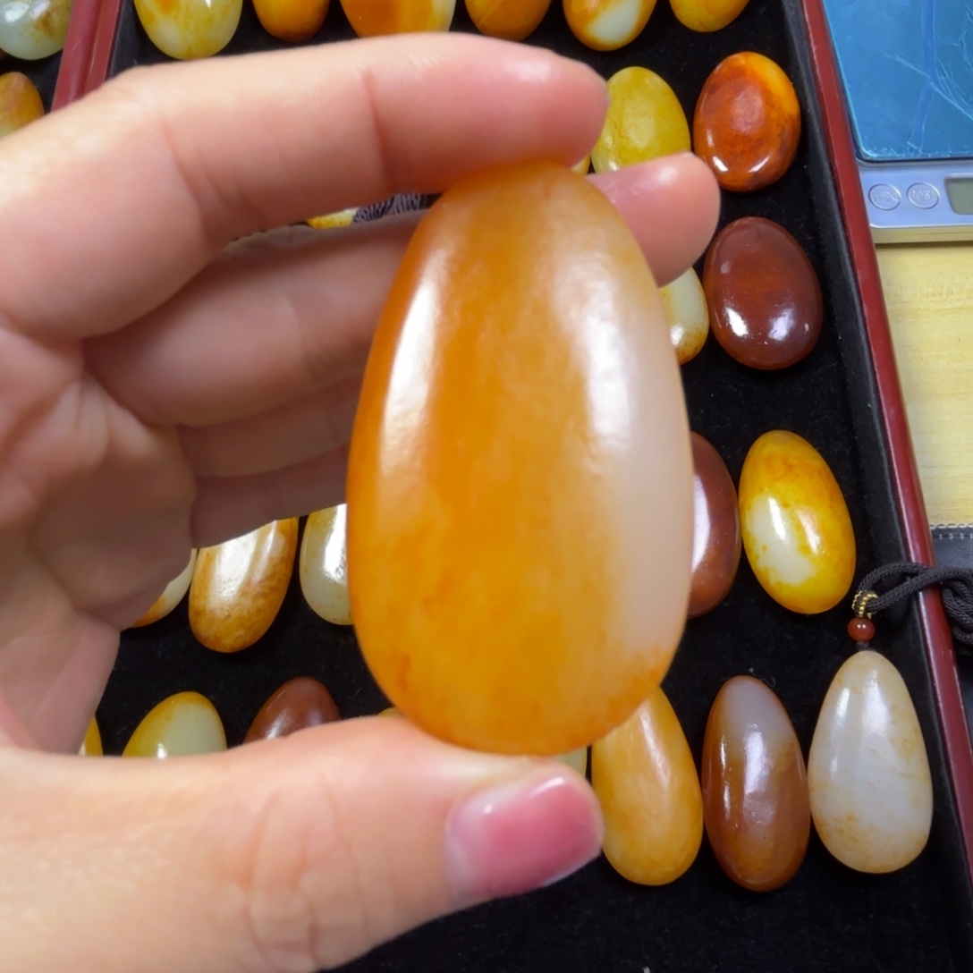 用***0和田玉未镶嵌颈饰