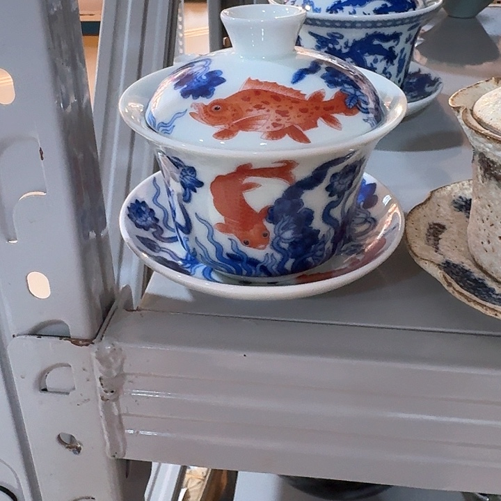 主人杯一个，瓷。。品茗