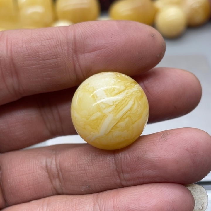 琥珀裸石未镶嵌努*蜜蜡圆珠
