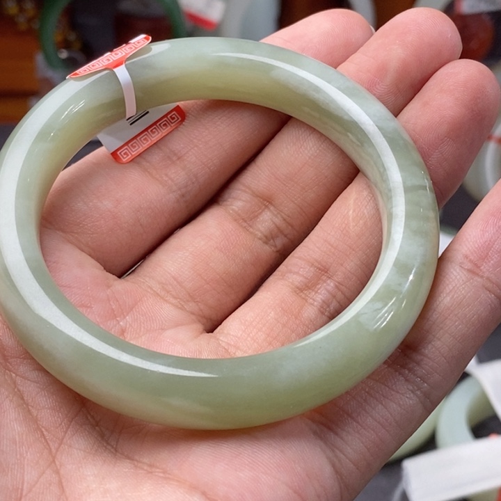 未镶嵌手镯和田玉黄口精品特色飘花