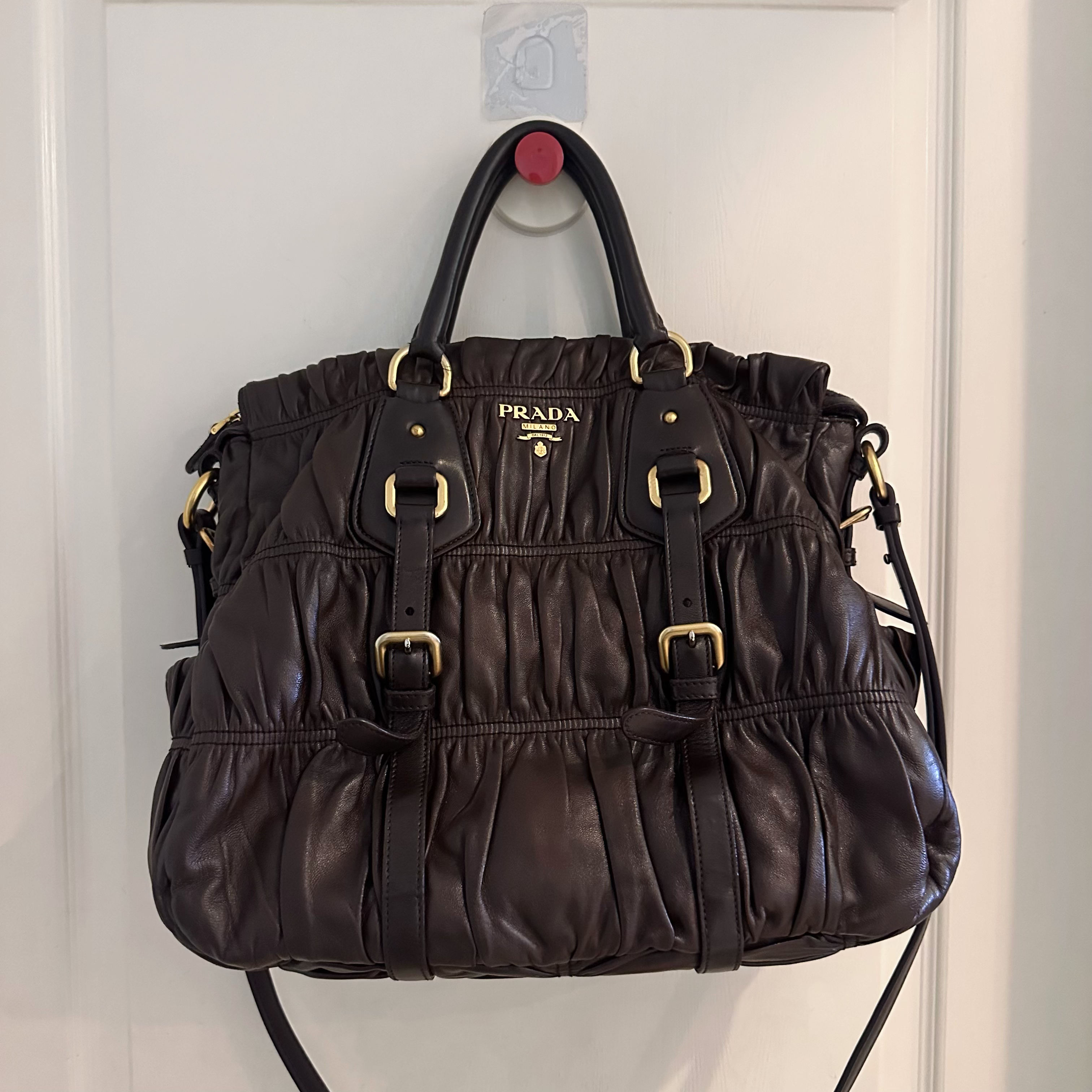 95新 Prada/普拉达 Prada金棕褶皱元宝手提包