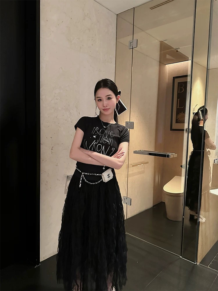 11-6868/黑色印花字母上衣