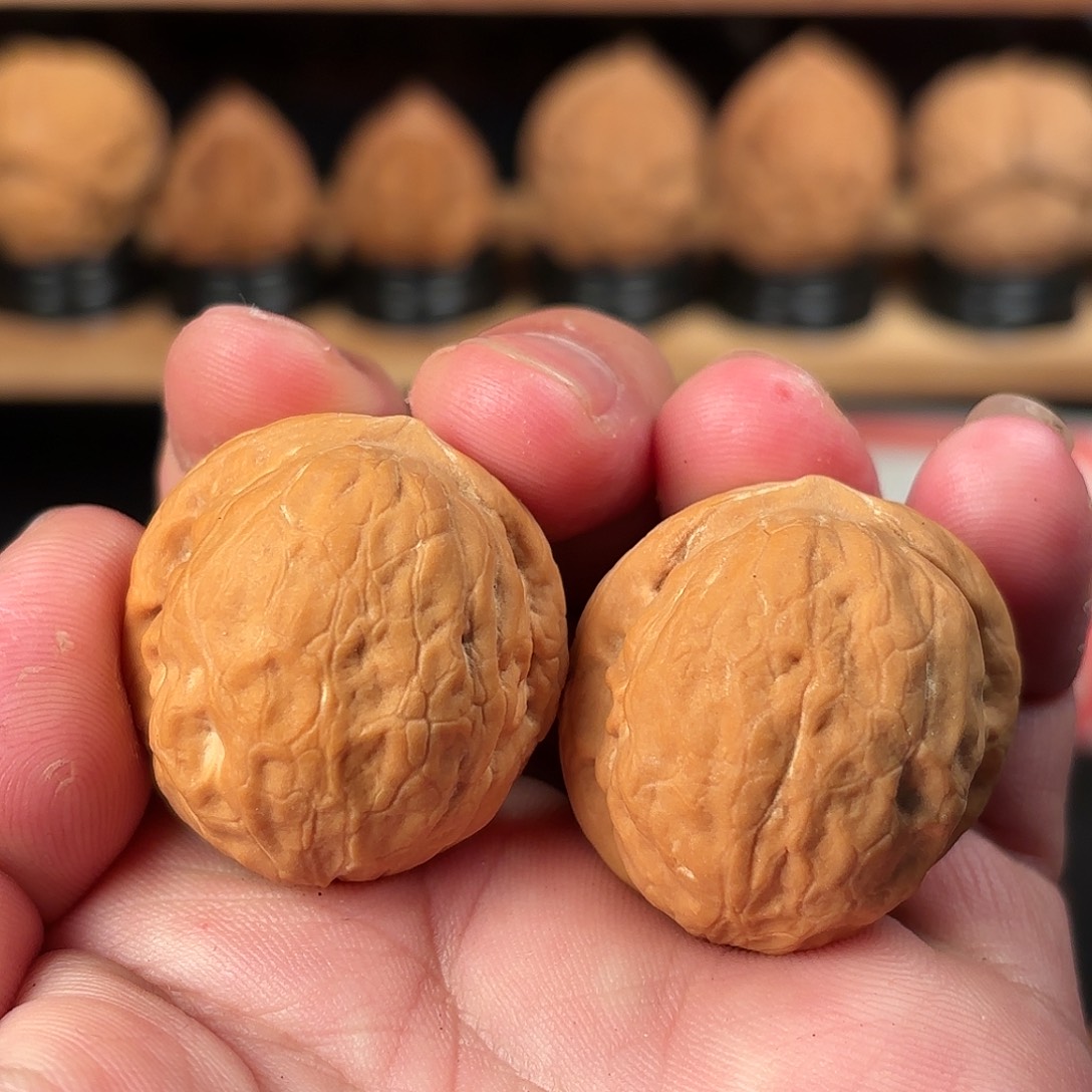 文玩核桃吊坠红皮泡芙