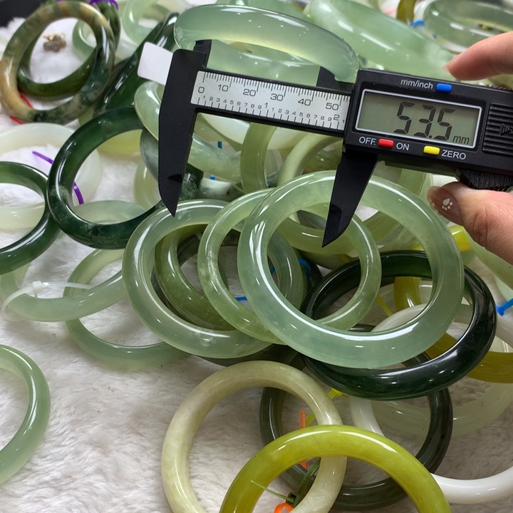 未镶嵌蛇纹石玉手镯81