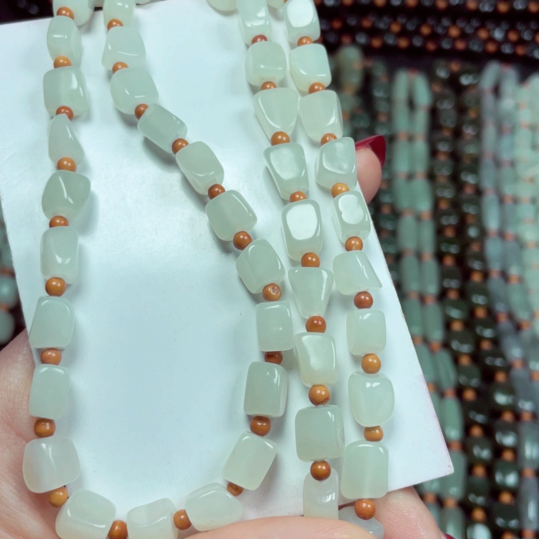 和田玉颈饰未镶嵌