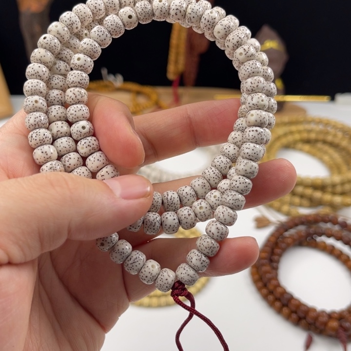 纪***余星月菩提吊坠海南料干磨脱脂顺白8/6