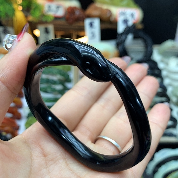 蛇纹石玉手镯未镶嵌